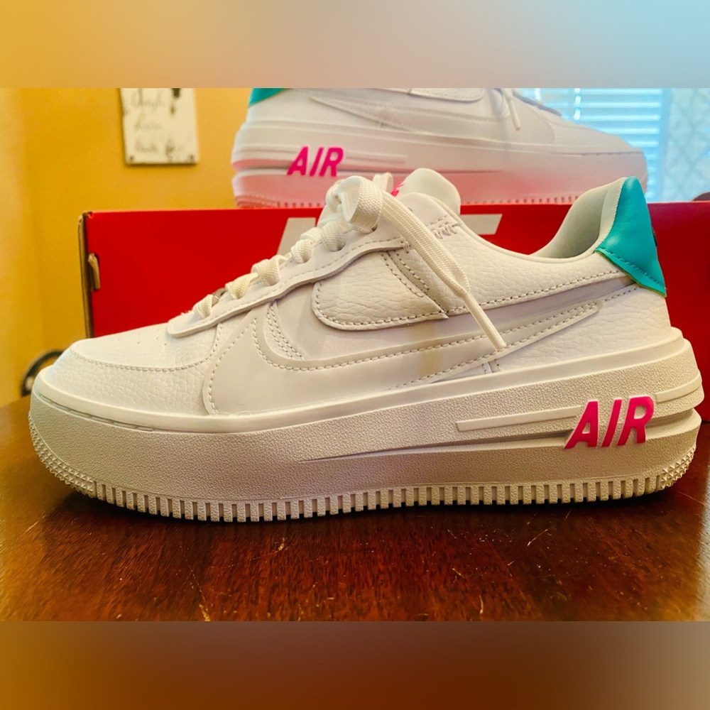 Women’s NIKE Air Force I (pink blast/jade) Great Condition 6.5